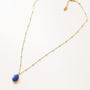 Collier Lapis Lazuli chaîne boule, gros plan sur la pierre, pierre véritable, signé Mahny.