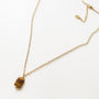 Collier Œil de Tigre chaîne striée, détail du fermoir signé Mahny, bijou femme pierre fine.