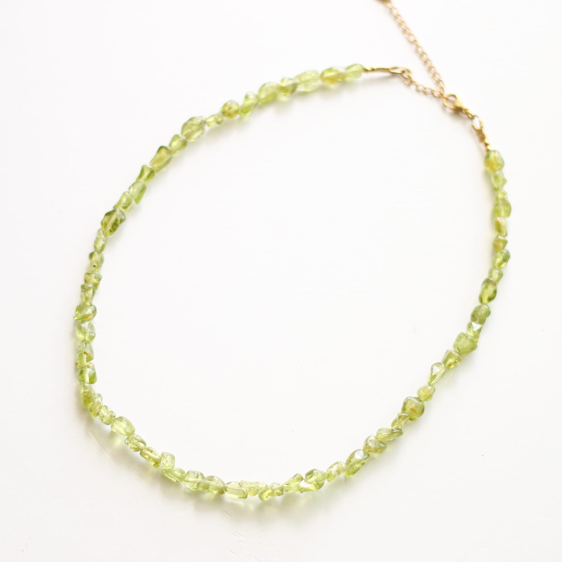 Collier en péridot vert, création faite main.