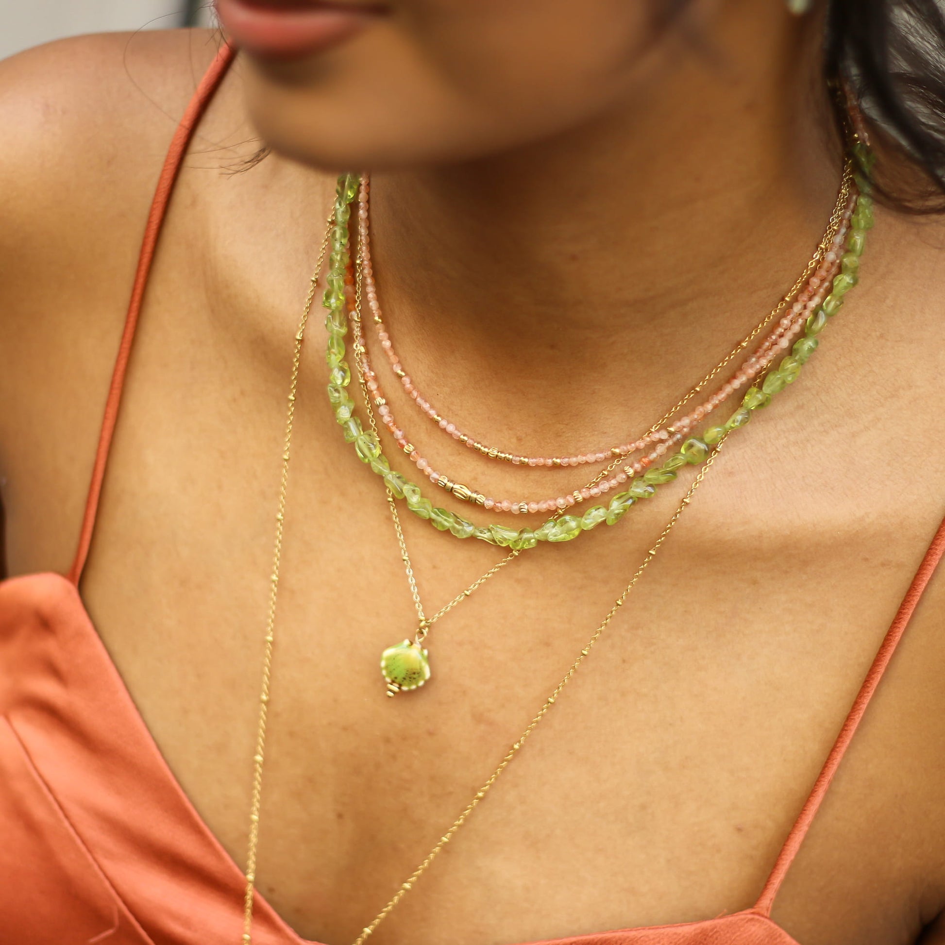 Collier en péridot vert, pierre naturelle fine.