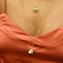 Collier en perle d'eau douce sur chaîne acier inoxydable.