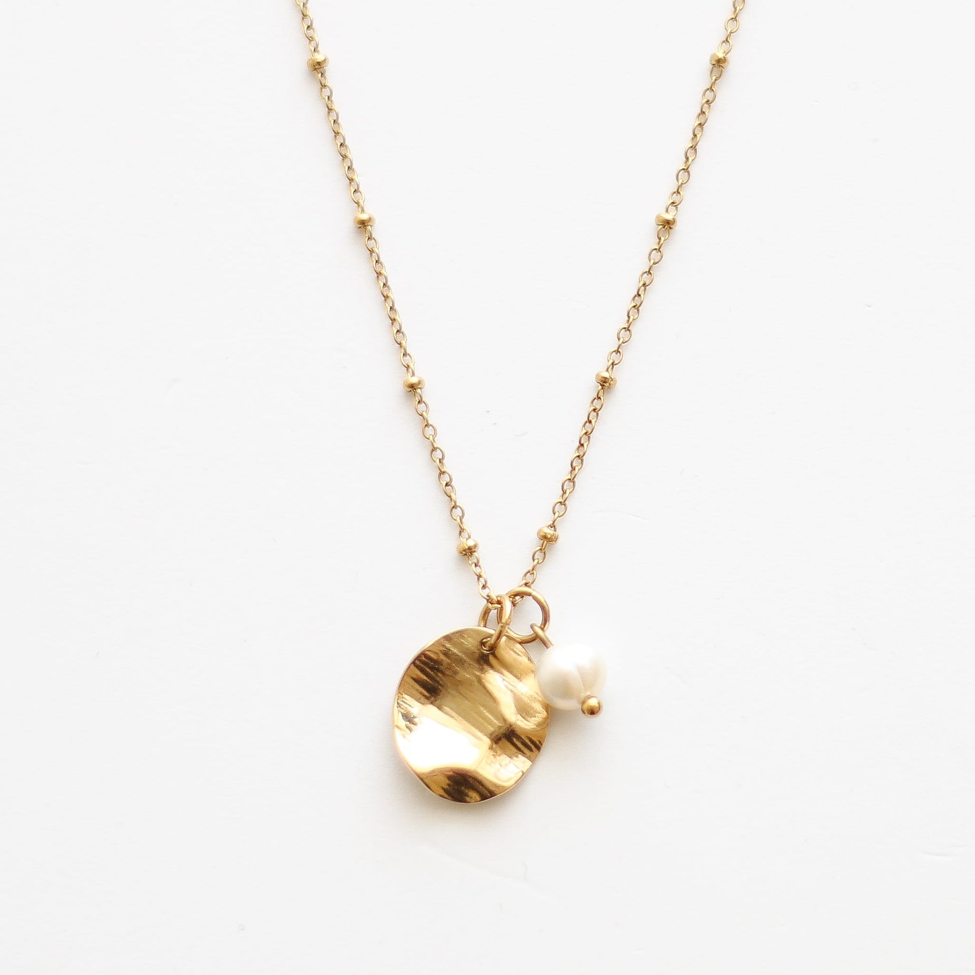 Collier en perle d'eau douce, pierre naturelle fine.