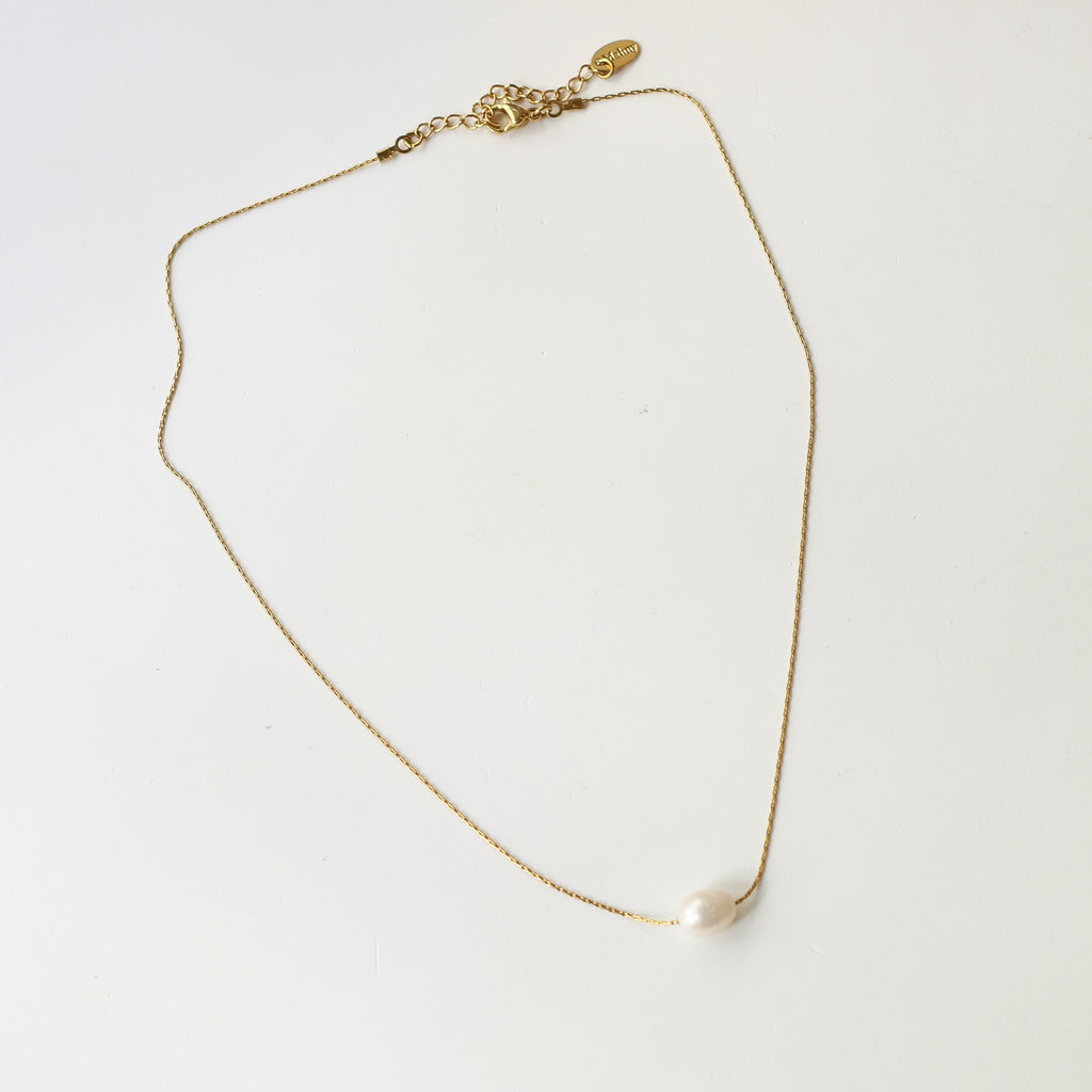 collier fin pendentif perle blanche minimaliste