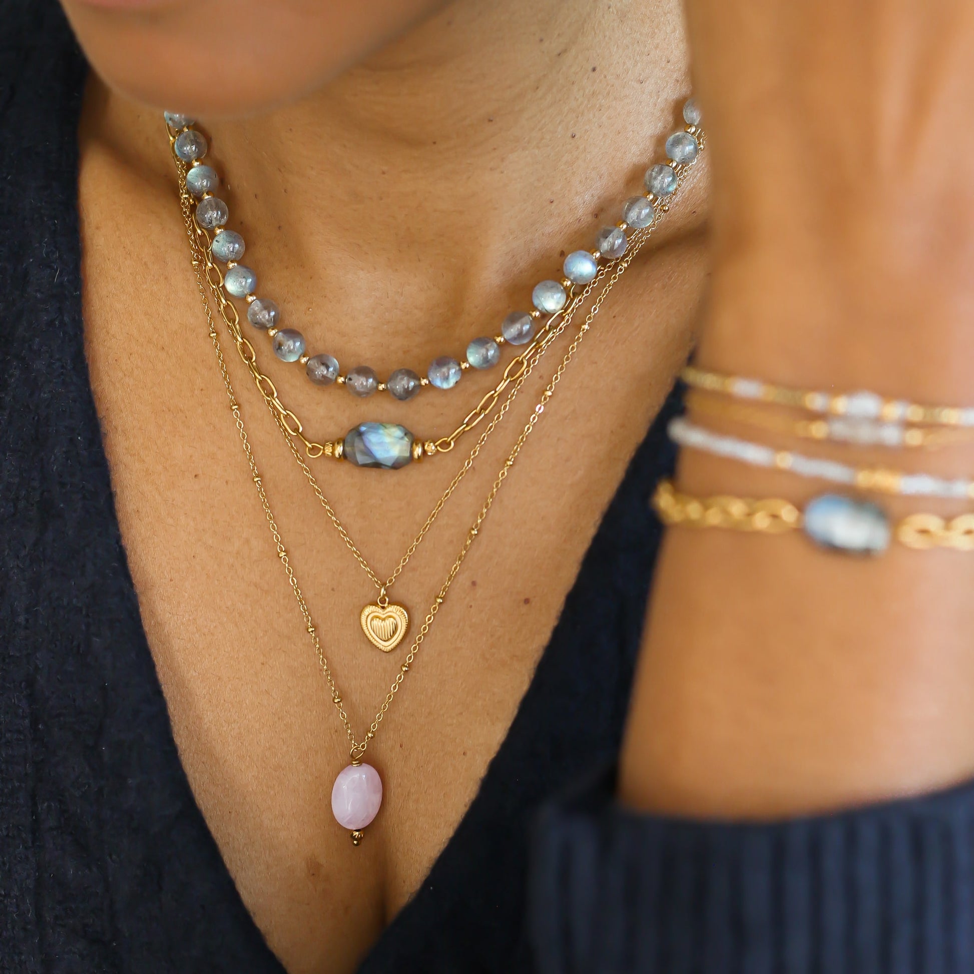 collier fin doré avec un pendentif coeur assemblé à la main en France