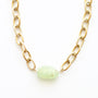 Collier en préhnite verte sur chaîne acier inoxydable.