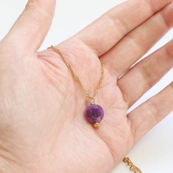 collier scintillant dore lépidolite gemme