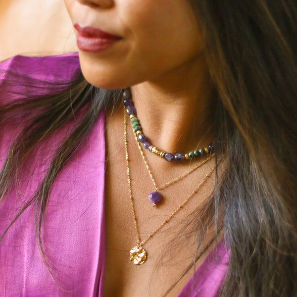 collier scintillant dore lépidolite pierre