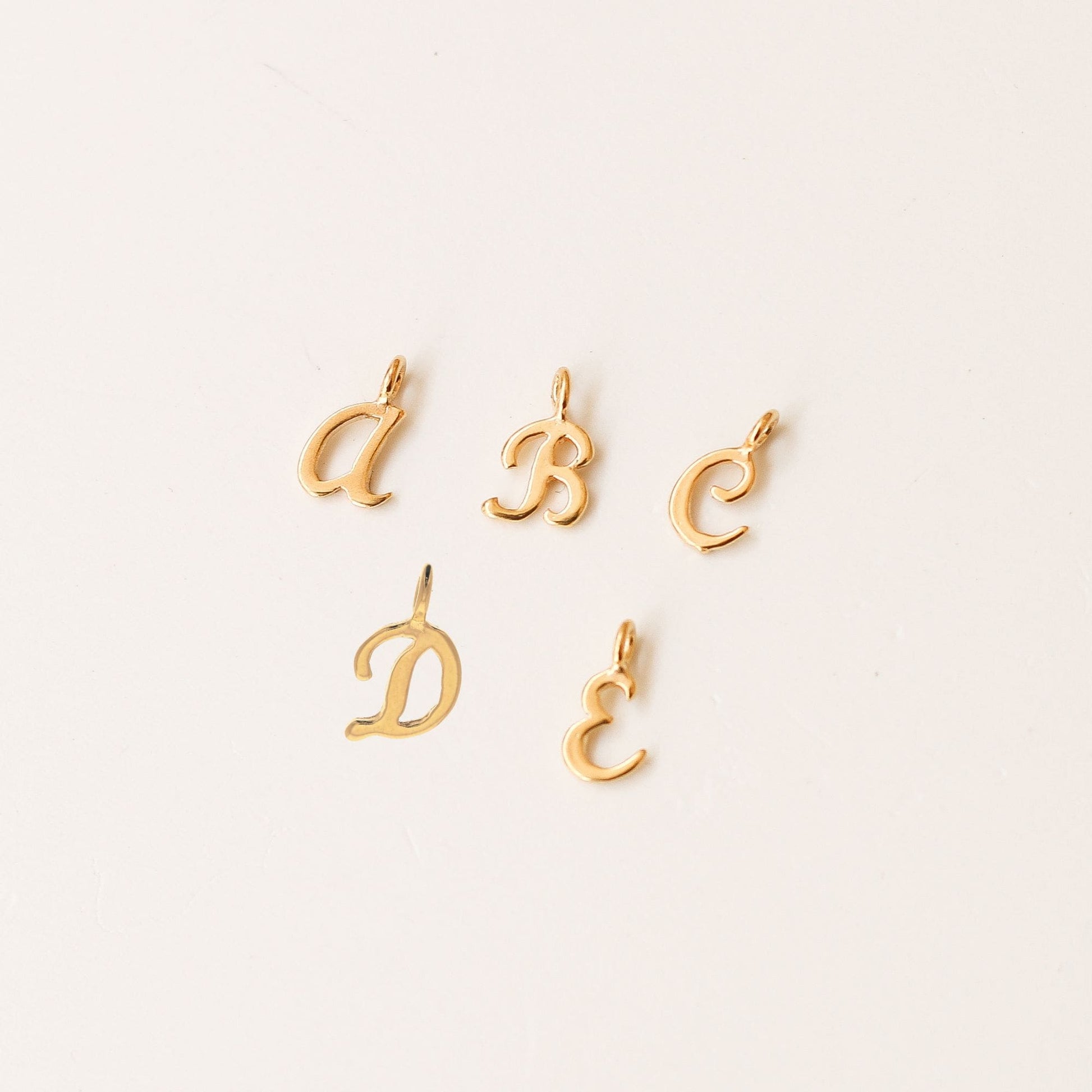 broloque lettre pendue collier personnalisable