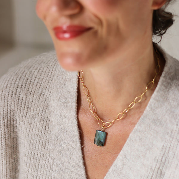 Collier court Labradorite