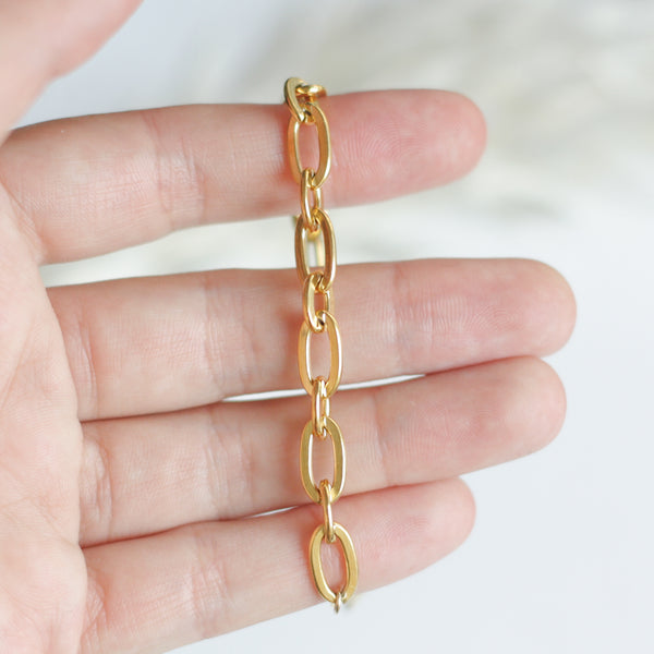 Thick chain bracelet