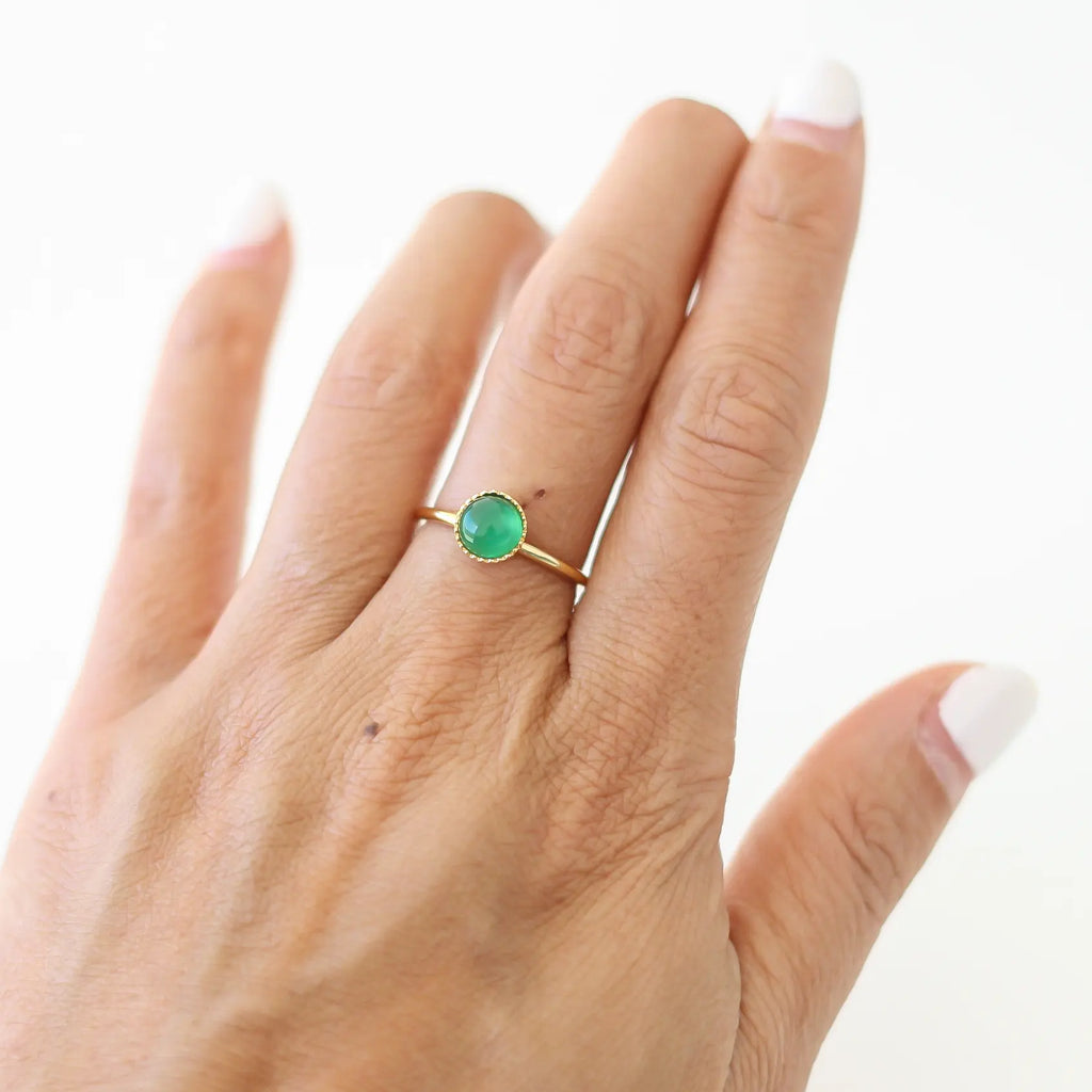 Bague créateur Agate verte plaqué or porté