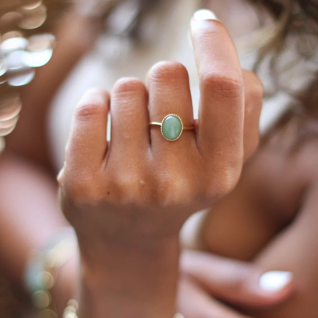 Bague créateur Aventurine plaqué or porté