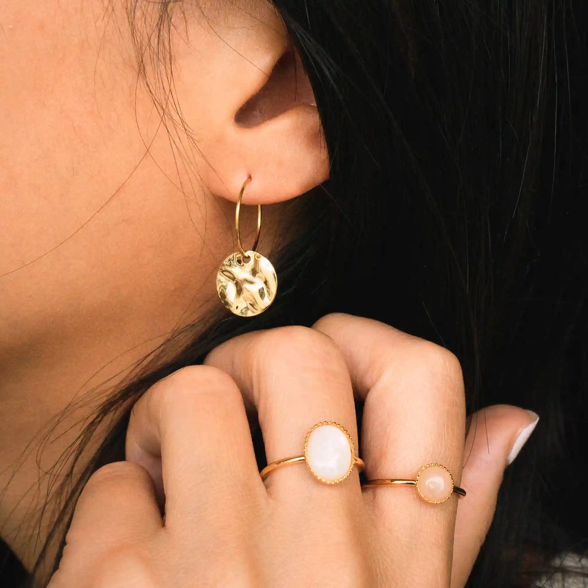 Bague créatrice Quartz Rose plaqué or porté