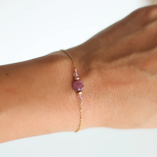 bracelet créateur rubis rouge acier porté
