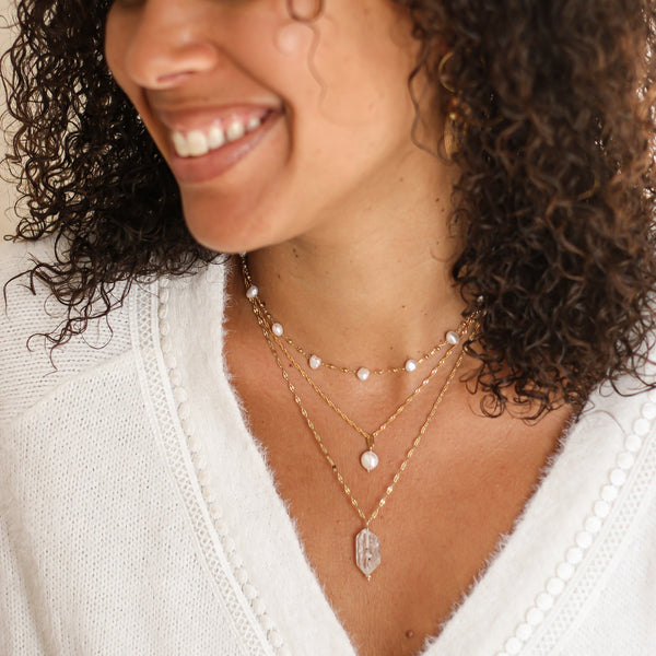 collier chaine perle nacre acier porté
