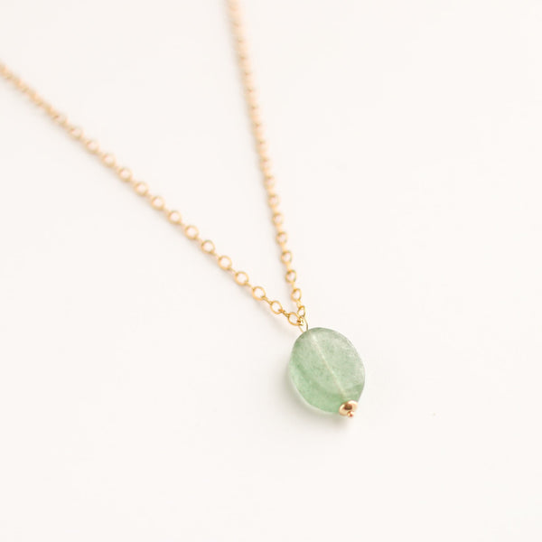 collier doré aventurine créateur détails
